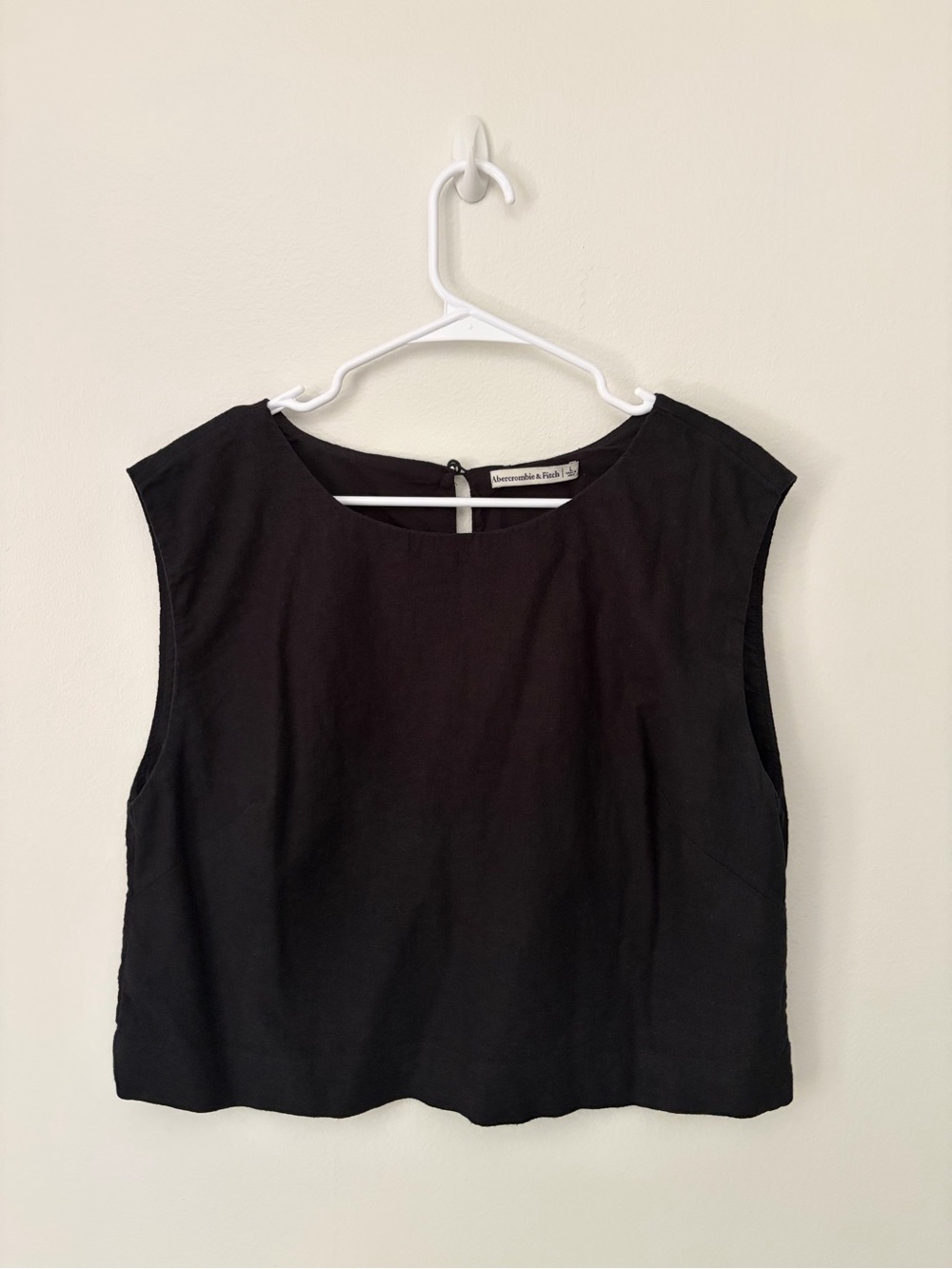 Abercrombie & Fitch Black Sleeveless Cropped Top